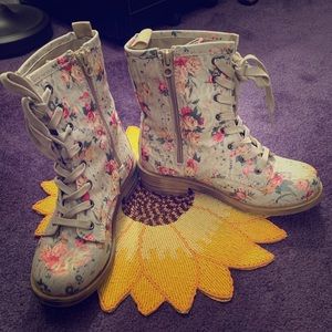 Big Buddha Flower Boots